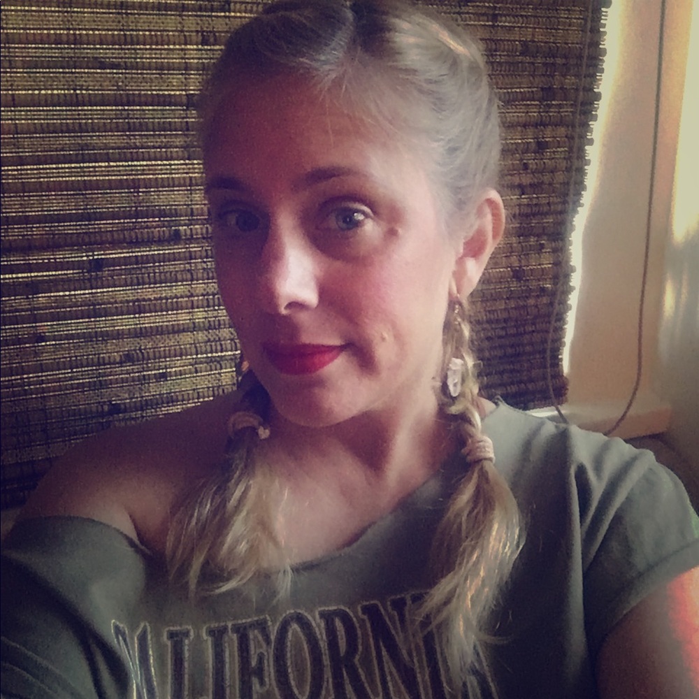 Meet your Posher Stephanie 😀